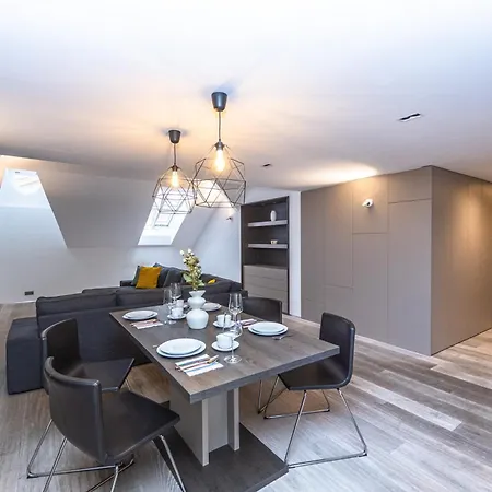 Wishlist Residences Skyloft Old Town Square 아파트 *