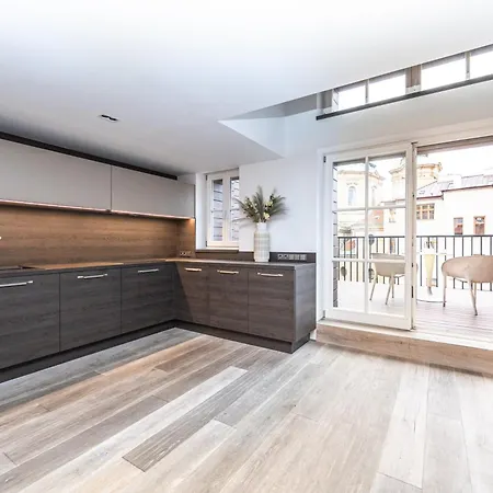 Wishlist Residences Skyloft Old Town Square *