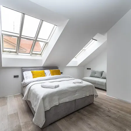 Apartamento Wishlist Residences Skyloft Old Town Square